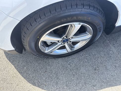 Used 2019 Ford Edge SEL FWD image 9