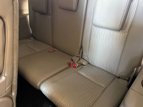 Used 2019 Toyota Highlander Plus FWD image 16