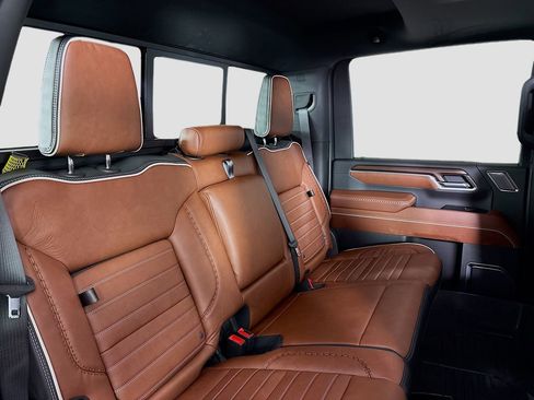 New 2026 GMC Sierra 2500 Denali Ultimate w/ LPO, Black Badging Package image 28