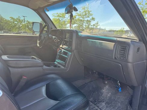 Used 2005 Chevrolet Silverado 2500 LT w/ Heavy-Duty Power Package AWD/4WD image 15