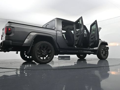 Used 2025 Jeep Gladiator Sport AWD/4WD image 29