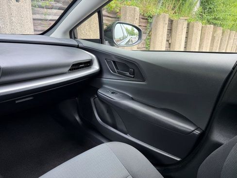Used 2025 Toyota Prius LE FWD image 13