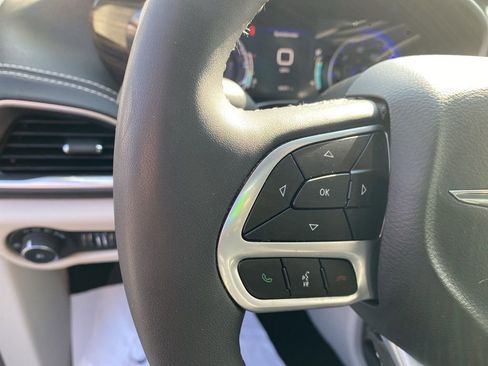 Used 2024 Chrysler Pacifica Limited image 24