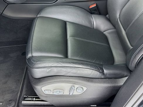 Certified 2025 Porsche Macan AWD/4WD image 13