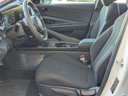 New 2025 Hyundai Elantra SEL image 15