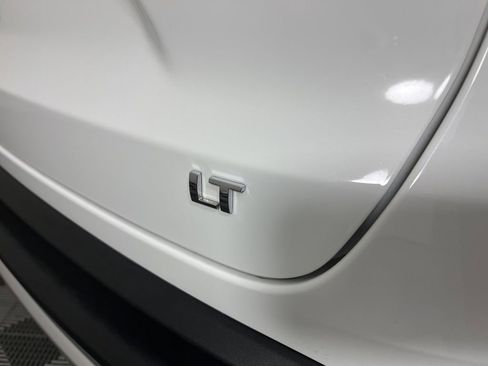 Used 2025 Chevrolet Trax LT w/ LT Convenience Package image 17