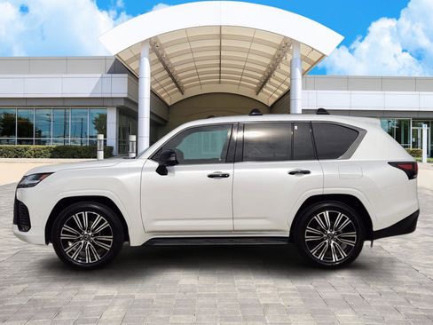 Certified 2025 Lexus LX 700h Luxury image 3