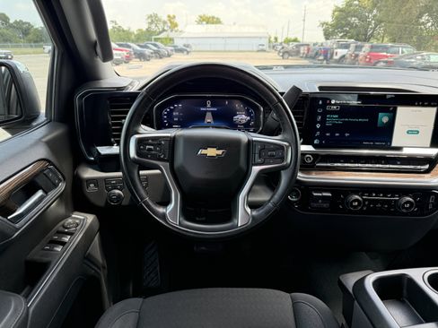 Used 2025 Chevrolet Silverado 1500 LT AWD/4WD image 28