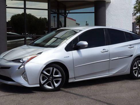 Used 2016 Toyota Prius Three Touring image 3