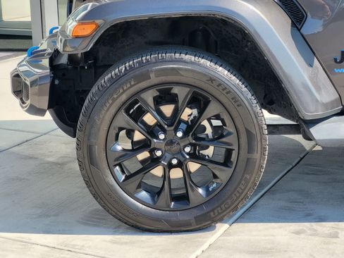 Used 2021 Jeep Wrangler Unlimited Sahara AWD/4WD image 8