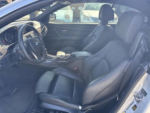 Used 2011 BMW 328i Convertible image 22