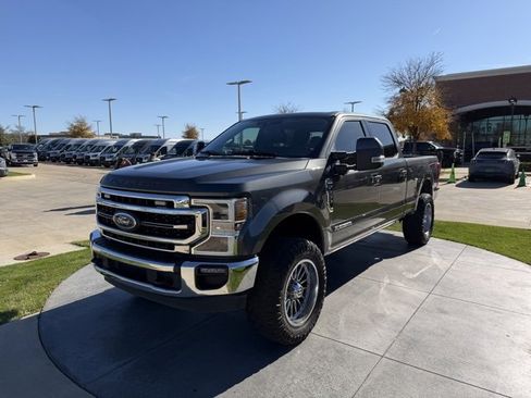 Used 2020 Ford F250 Lariat w/ Lariat Ultimate Package image 3