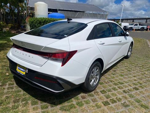 New 2026 Hyundai Elantra SE FWD image 24