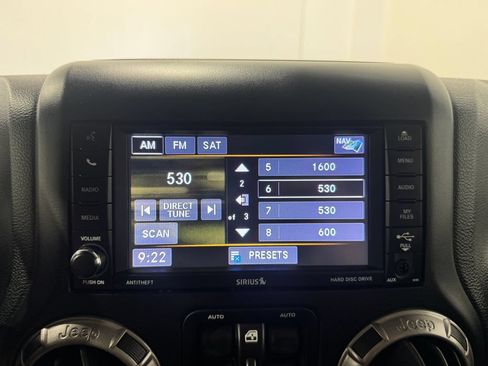 Used 2018 Jeep Wrangler Unlimited Sahara AWD/4WD image 4