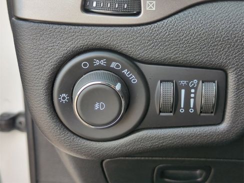 Certified 2021 Jeep Cherokee Latitude Lux image 17