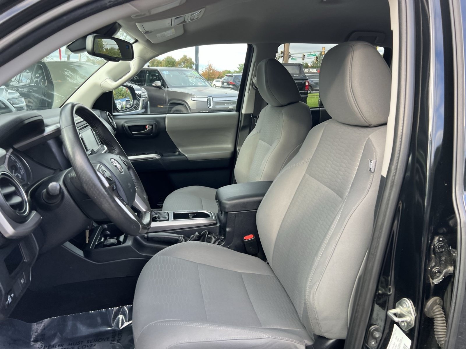 Used 2018 Toyota Tacoma SR5 AWD/4WD image 13