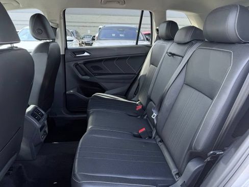 Used 2024 Volkswagen Tiguan SE AWD/4WD image 19