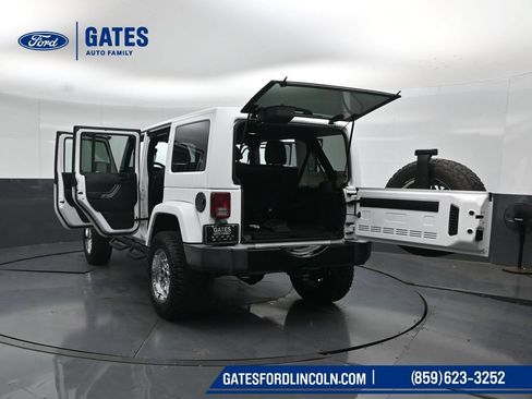 Used 2018 Jeep Wrangler Unlimited Sahara AWD/4WD image 52