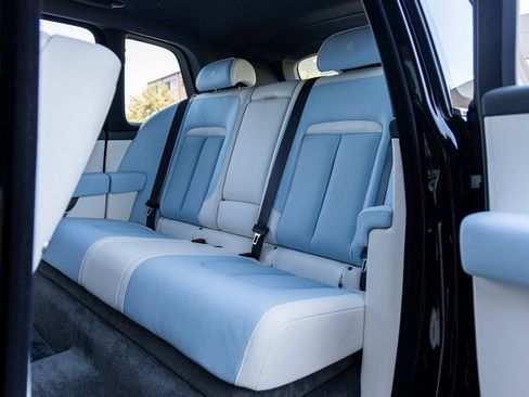 Used 2025 Rolls-Royce Cullinan image 47