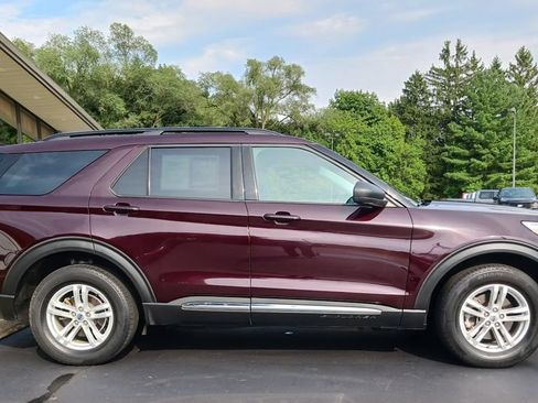 Used 2022 Ford Explorer XLT w/ Equipment Group 202A AWD/4WD image 14