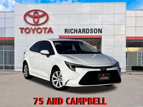 Used 2025 Toyota Corolla LE image 1