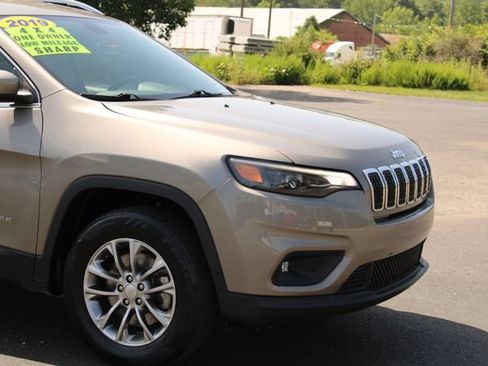 Used 2019 Jeep Cherokee Latitude Plus w/ Comfort/Convenience Group AWD/4WD image 10