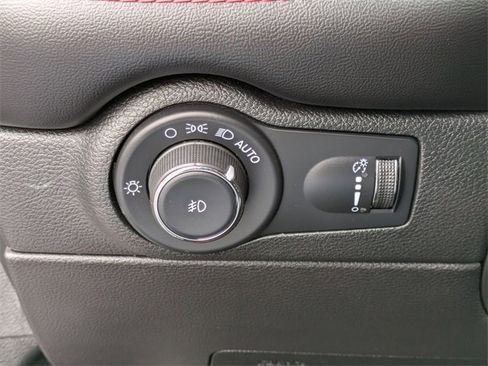 Certified 2023 Dodge Durango GT image 13