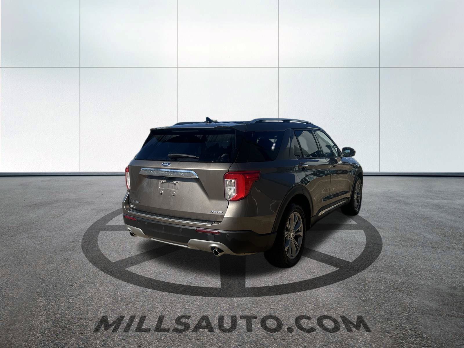 Used 2021 Ford Explorer Limited w/ Equipment Group 301A AWD/4WD image 4