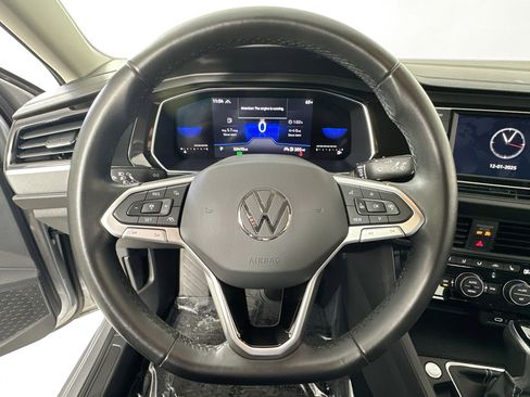 Used 2022 Volkswagen Jetta SE image 11