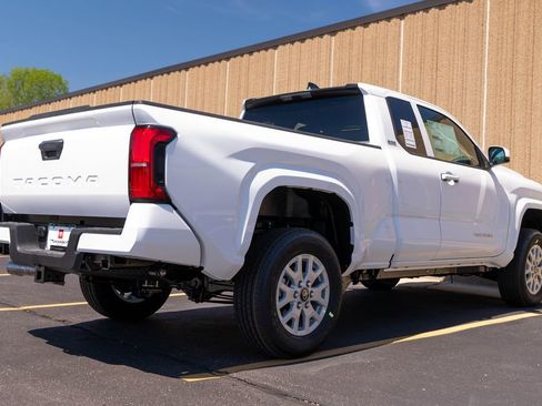 New 2026 Toyota Tacoma SR5 RWD image 9
