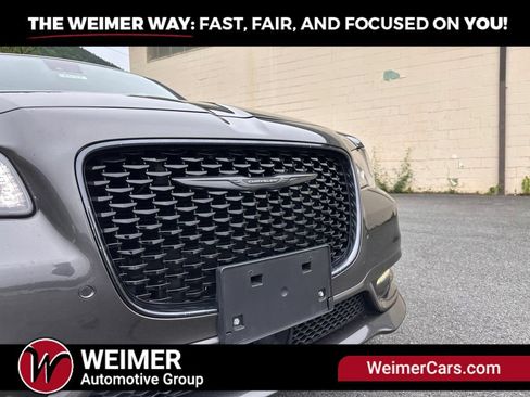Used 2023 Chrysler 300 Touring L w/ Popular Equipment Group AWD/4WD image 3