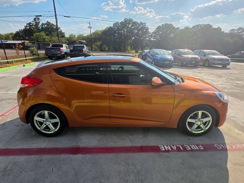 Used 2015 Hyundai Veloster w/ Option Group 02 FWD image 16
