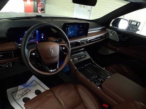 Used 2025 Lincoln Aviator Reserve w/ Equipment Group 201A AWD/4WD image 9