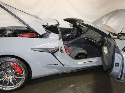 Used 2025 Chevrolet Corvette Z06 RWD image 41