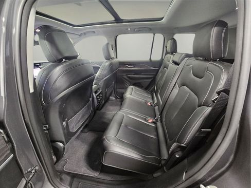 Used 2023 Jeep Grand Cherokee Limited image 29