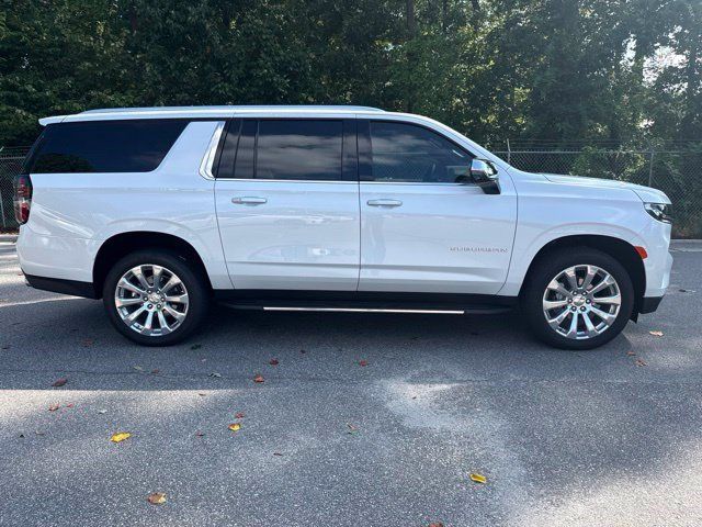 Used 2024 Chevrolet Suburban Premier AWD/4WD image 4