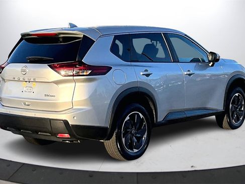 Used 2024 Nissan Rogue SV image 8