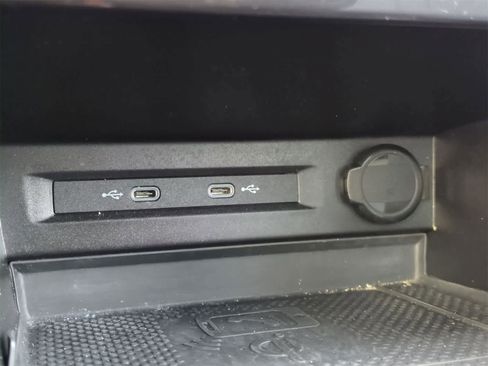 Used 2022 Volkswagen Tiguan SE R-Line image 31