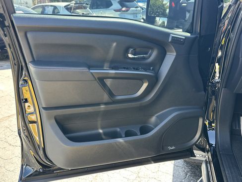 Used 2021 Nissan Titan PRO-4X w/ Pro-4x Convenience Package AWD/4WD image 11