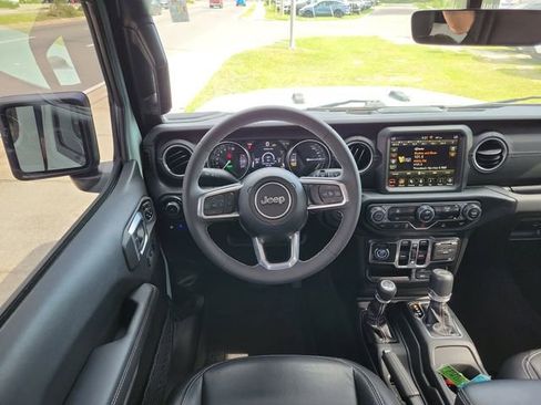 Used 2023 Jeep Wrangler Unlimited Sahara AWD/4WD image 26