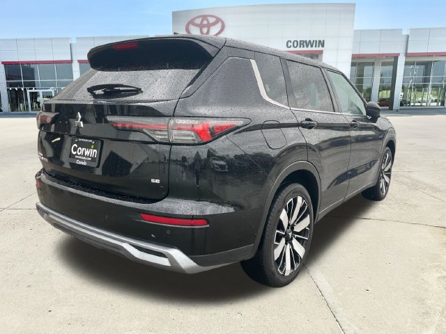 Used 2025 Mitsubishi Outlander SE FWD image 5