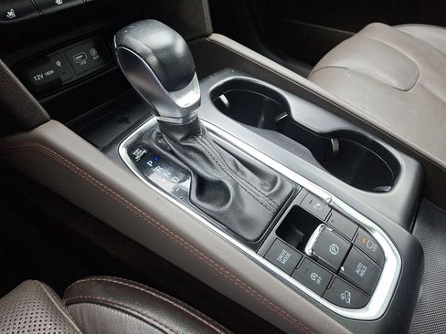 Used 2020 Hyundai Santa Fe Limited image 15