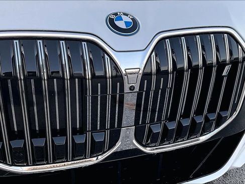 Used 2025 BMW i7 eDrive50 w/ M Sport Package image 28