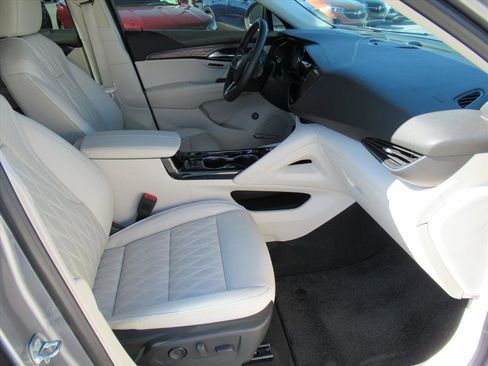 Used 2022 Buick Envision Avenir w/ Technology Package II image 9