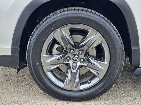 Used 2019 Toyota Highlander Limited Platinum FWD image 13