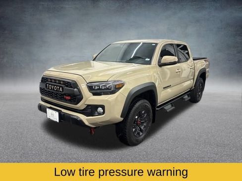Used 2017 Toyota Tacoma TRD Off-Road image 9
