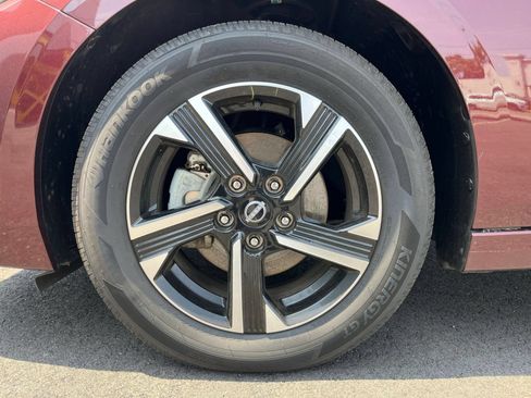 Used 2025 Nissan Sentra SV FWD image 35