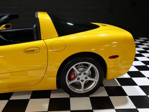 Used 2000 Chevrolet Corvette Coupe w/ Memory Pkg RWD image 36