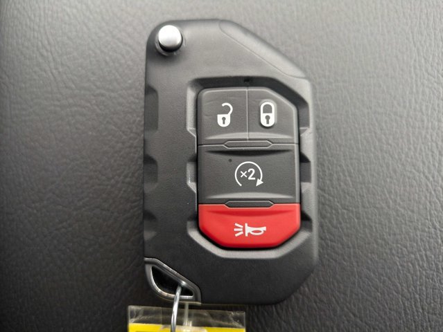 Certified 2026 Jeep Wrangler Unlimited Sahara AWD/4WD image 31