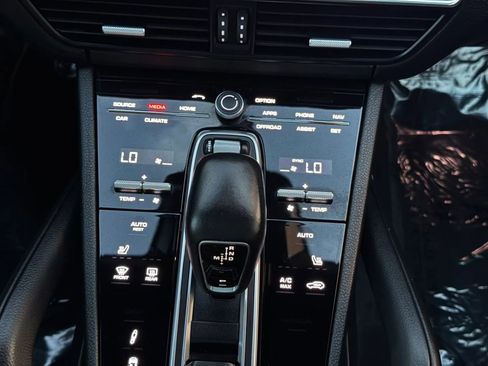 Used 2020 Porsche Cayenne S w/ Premium Package image 36